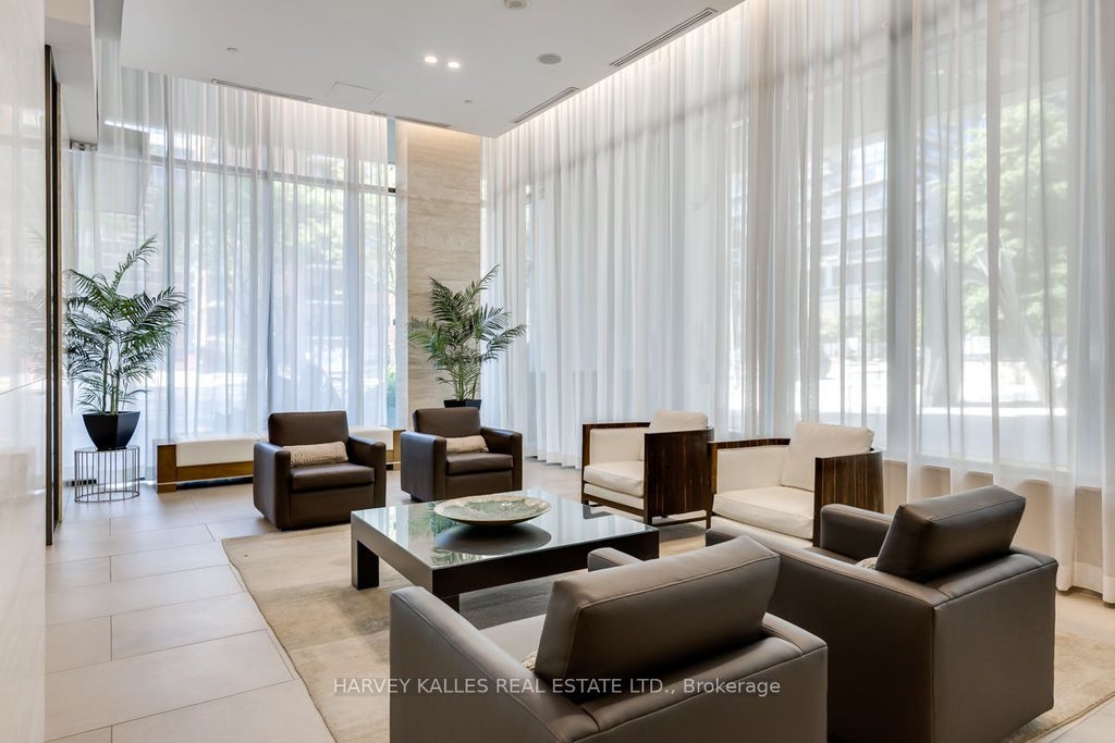 Photo of 70 Roehampton Avenue #813, Toronto, ON M4P 1R2 (MLS # C13682960)