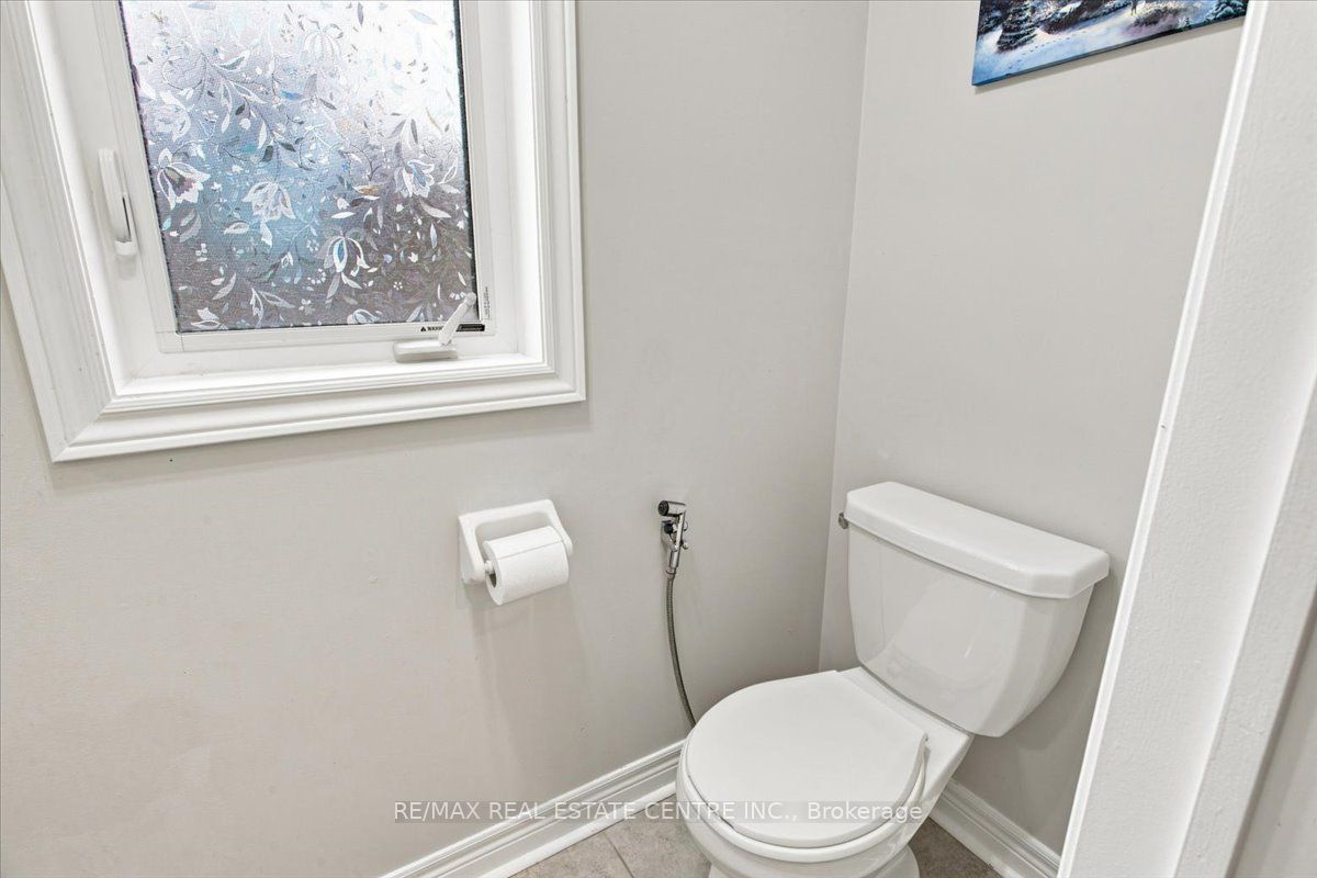 1053 Job Crescent