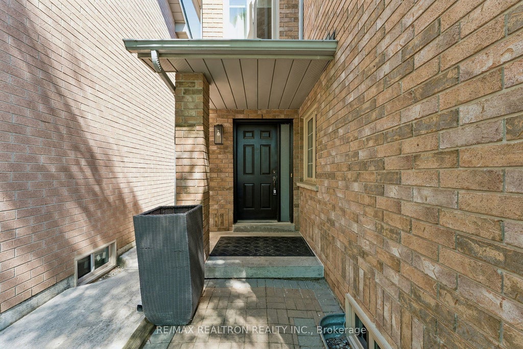 Photo of 16 Bison Run Road, Brampton, ON L6R 1S2 (MLS # W13229138)