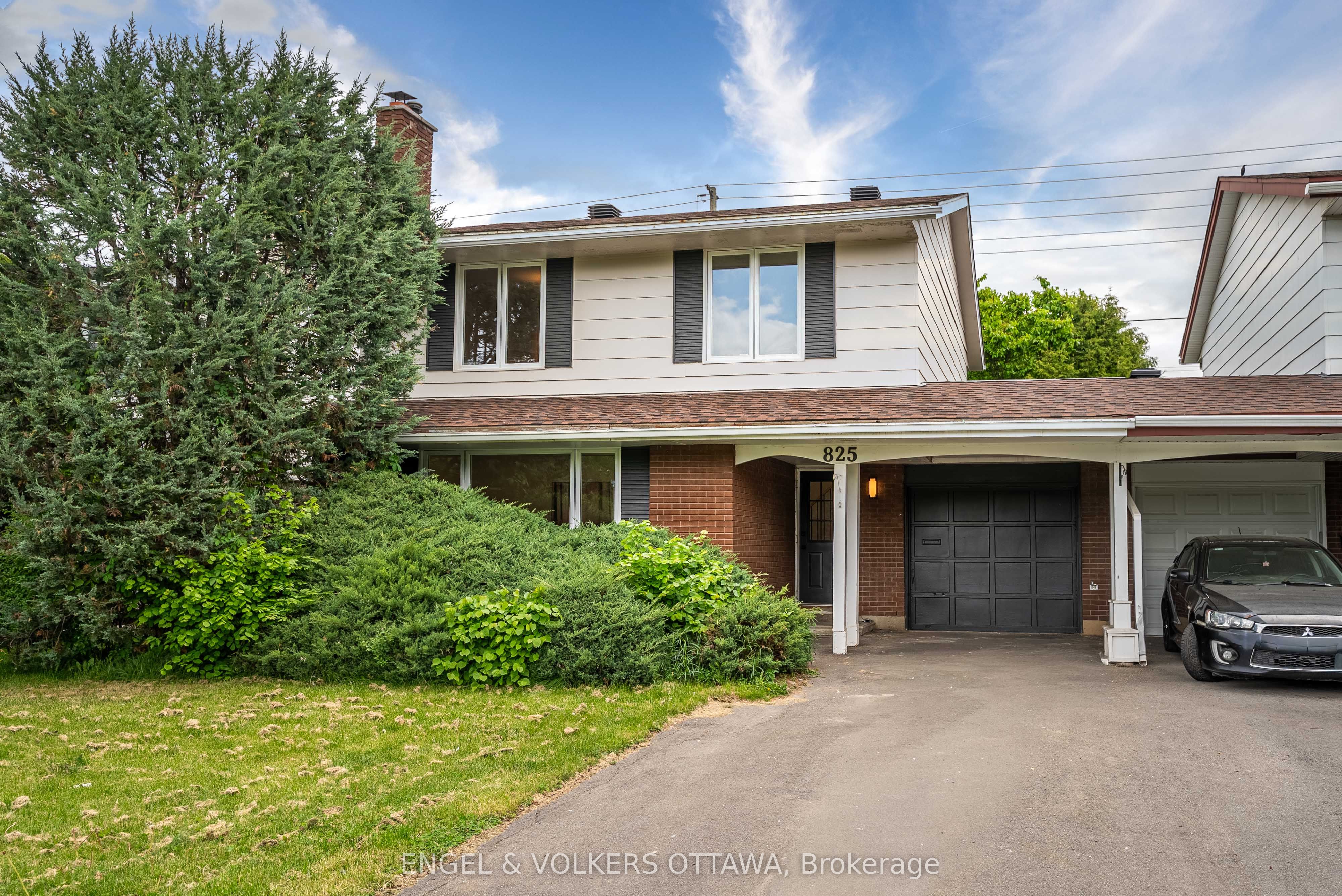 Photo 1 of 50 — 825 De Salaberry Street, Beacon Hill North - South and Area, ON K1J 6Y5