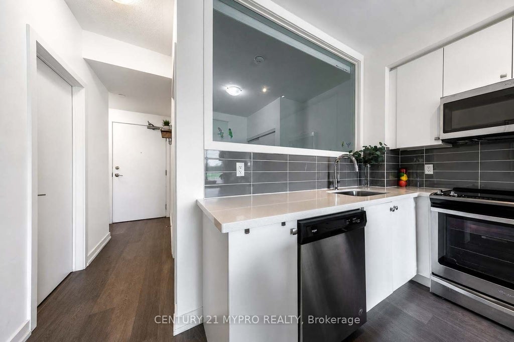 Photo of 555 William Graham Drive #320, Aurora, ON L4G 3H9 (MLS # N13870574)