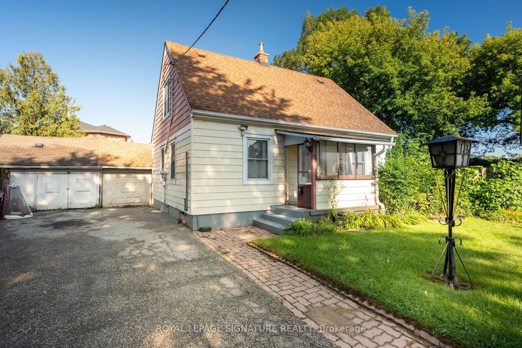 Photo of 15 Kemp Square, Toronto, ON M6M 2V5 (MLS # W13759988)