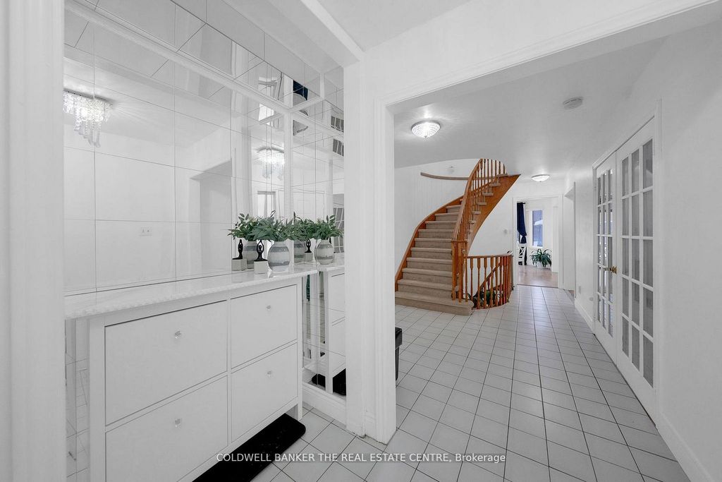 Photo of 87 S O'Connor Crescent S, Richmond Hill, ON L4C 7N9 (MLS # N12808252)