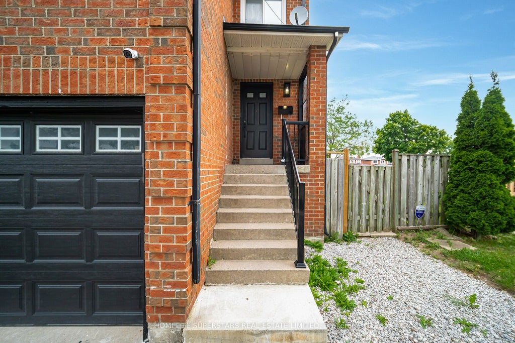 Photo of 3 New Seabury Drive, Vaughan, ON L4K 2B7 (MLS # N14015498)