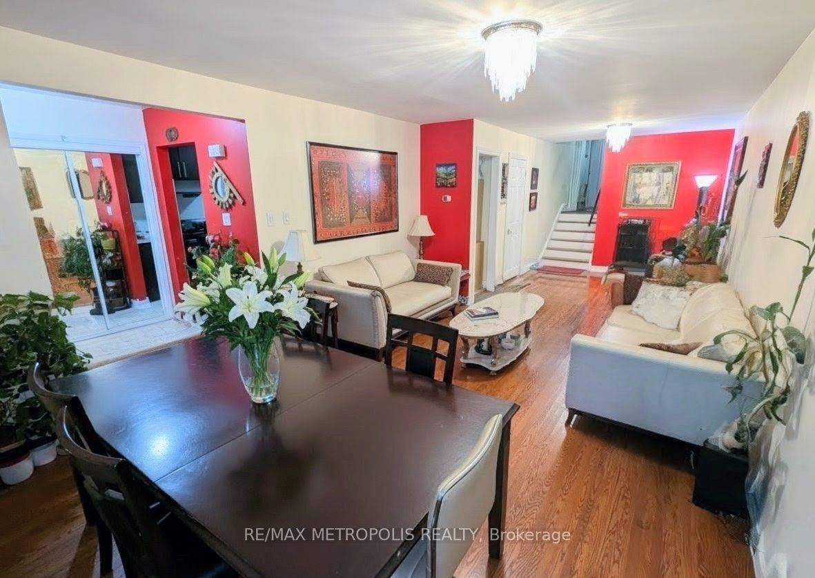 897 Consort Crescent Main