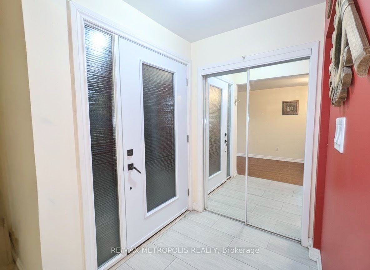 897 Consort Crescent Main