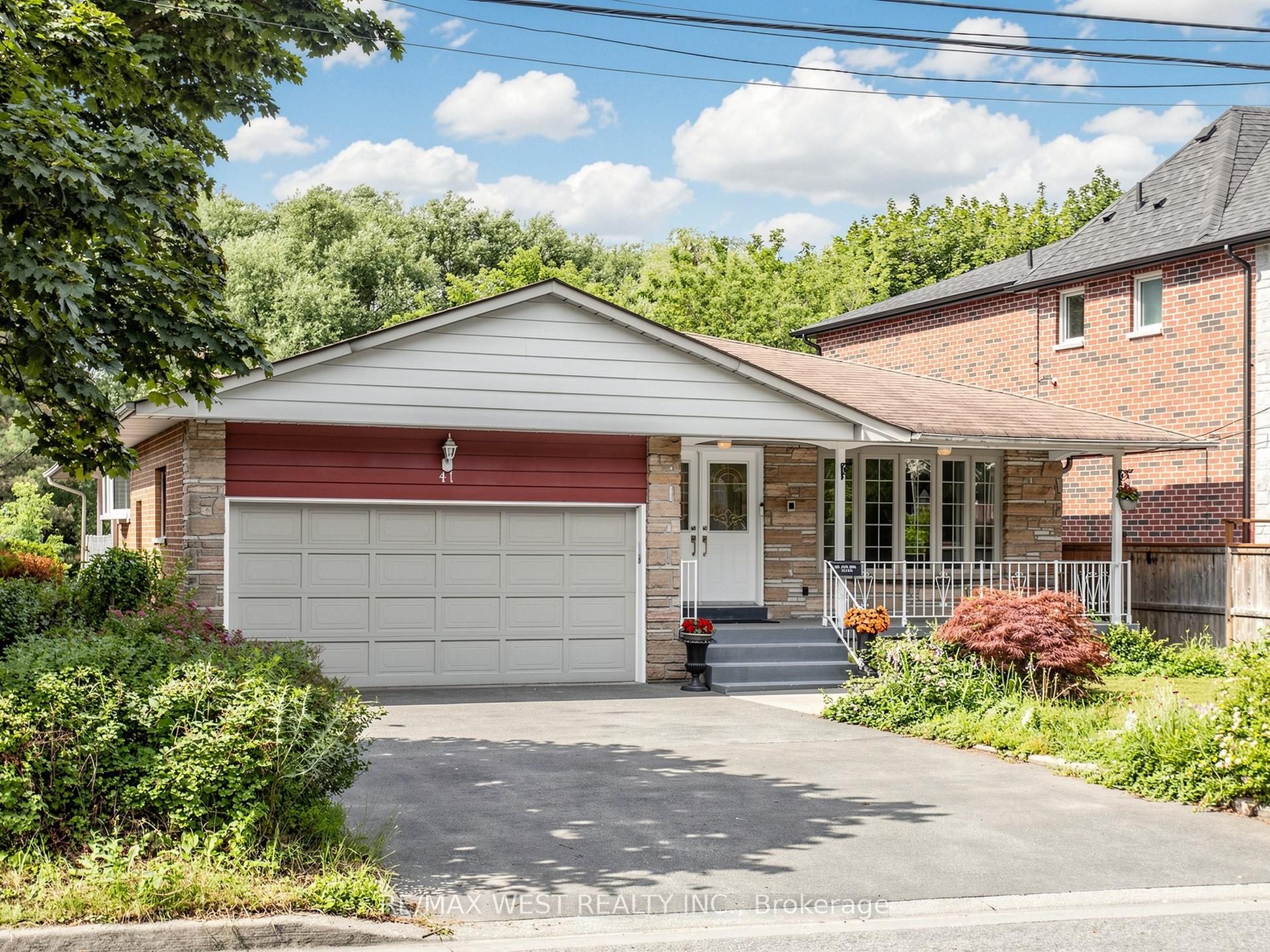Photo 1 of 27 — 41 Burnview Crescent, Toronto, ON M1H 1B4