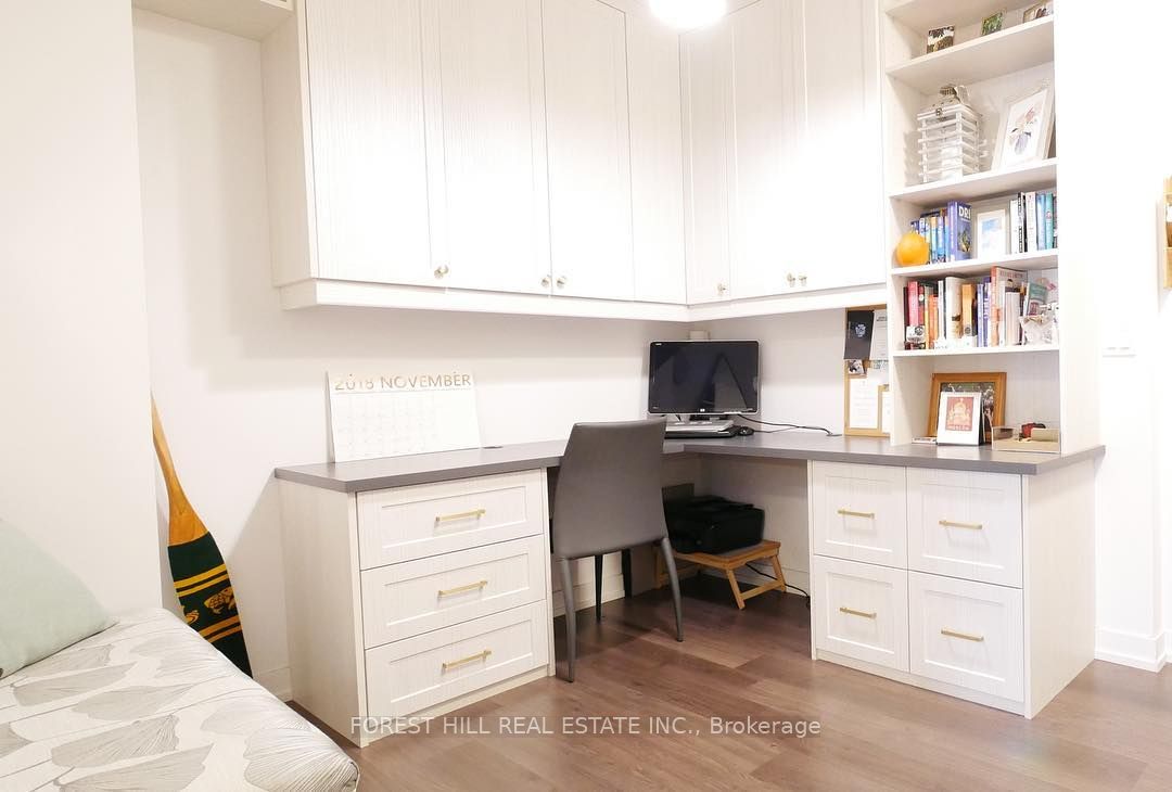 89 DUNFIELD Avenue 910