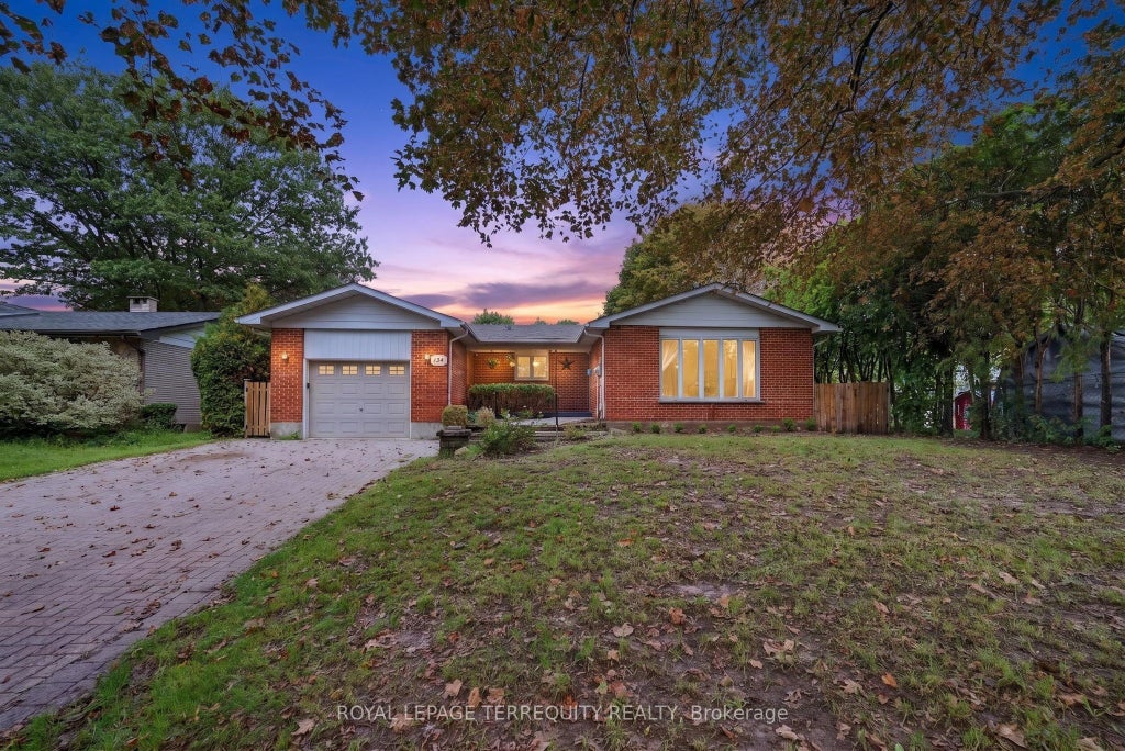 Photo of 134 Switzer Drive, Oshawa, ON L1G 3J7 (MLS # E13749066)