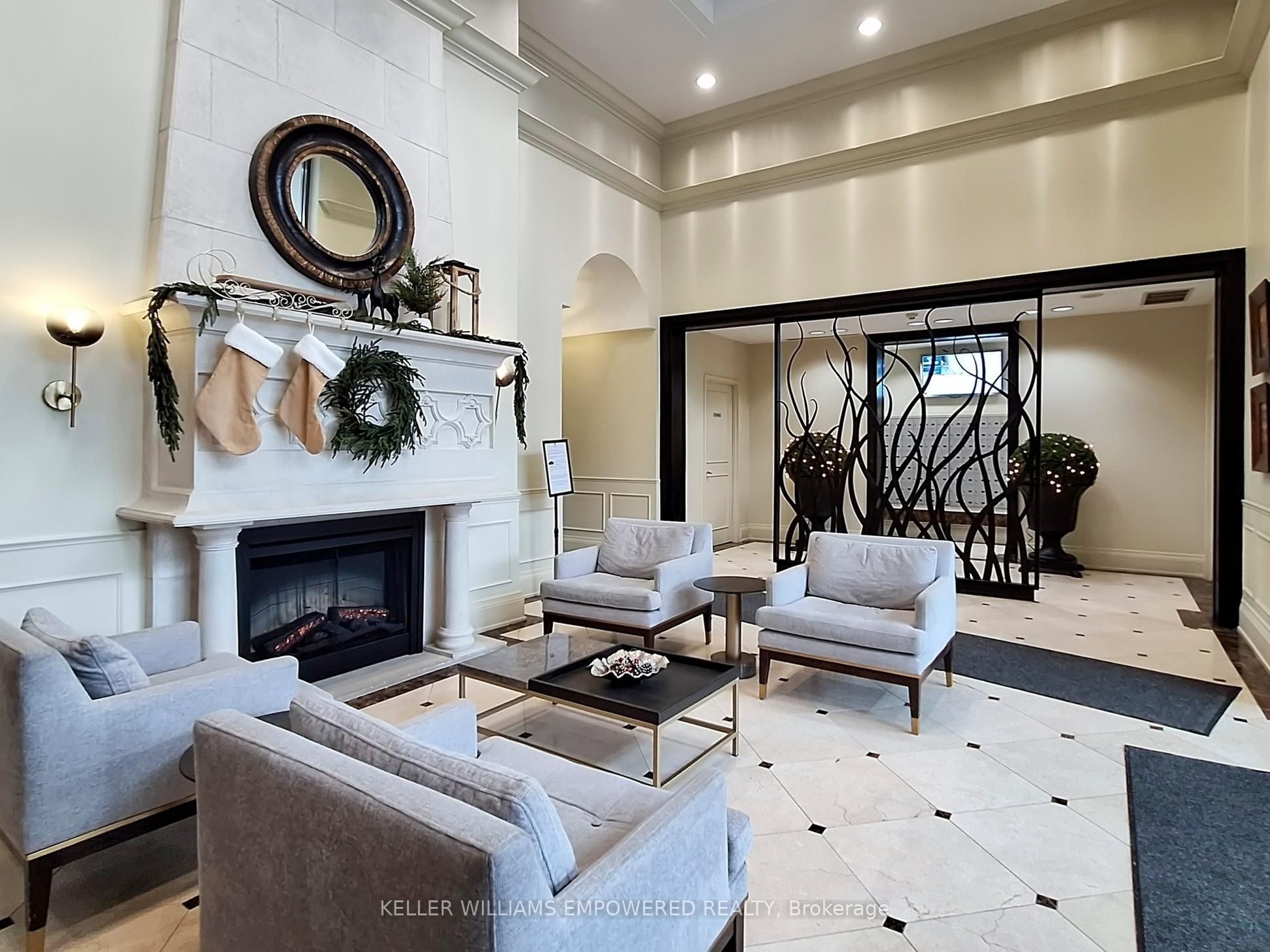 330 Red Maple Road E 207