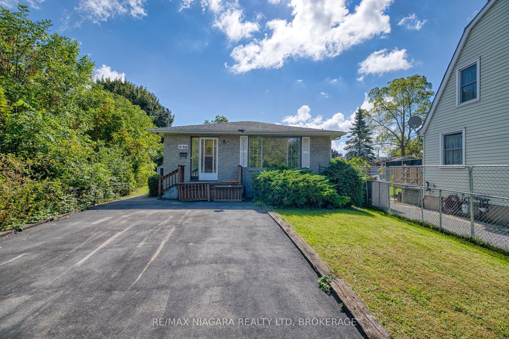 Photo of 4166 Chippawa Parkway, Niagara Falls, ON L2G 6E5 (MLS # X13806564)
