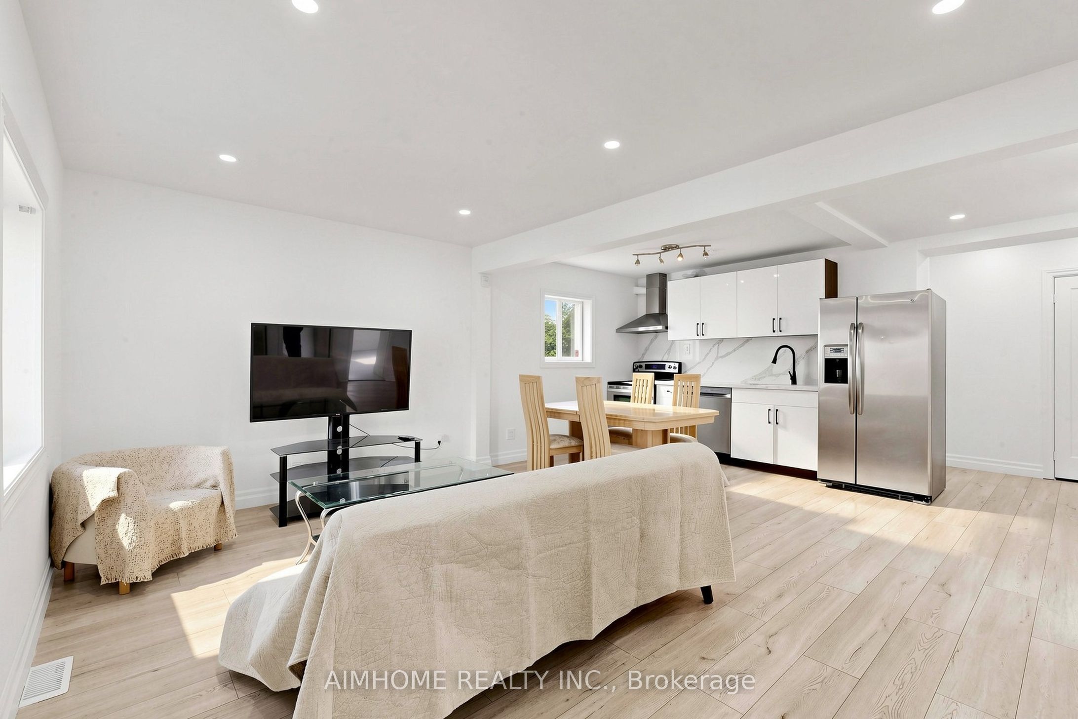 95 Steeles Avenue E
