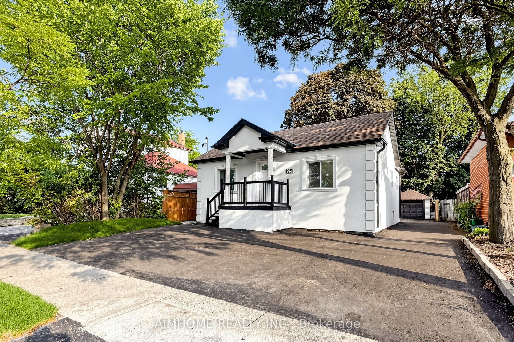 95 Steeles Avenue E