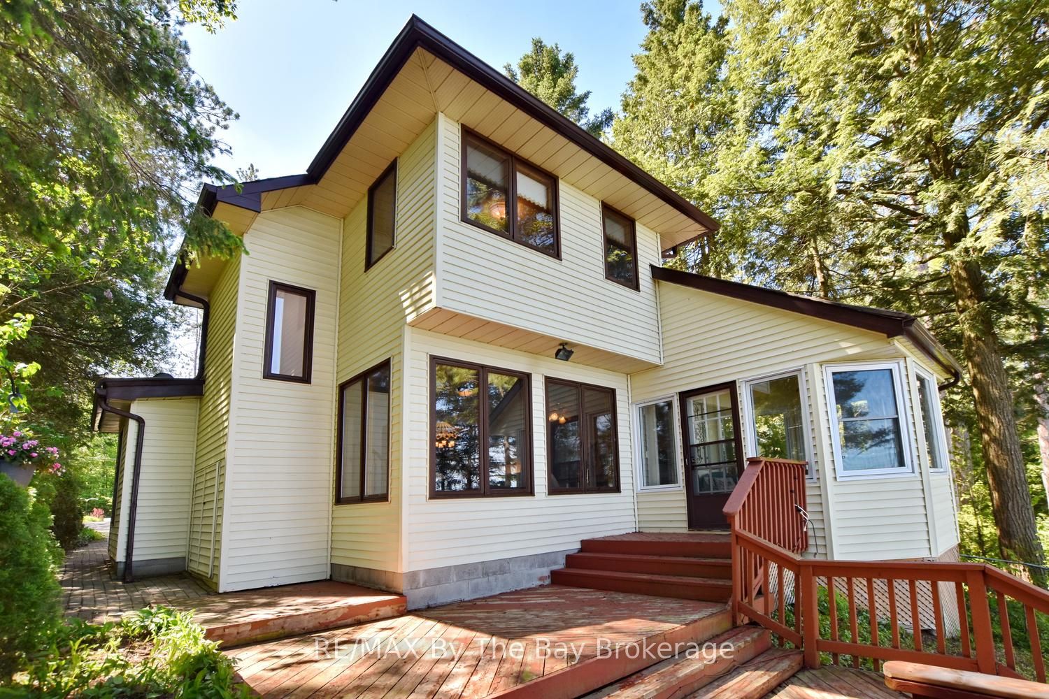 Welcome to 2284 South Orr Lake Road, Springwater