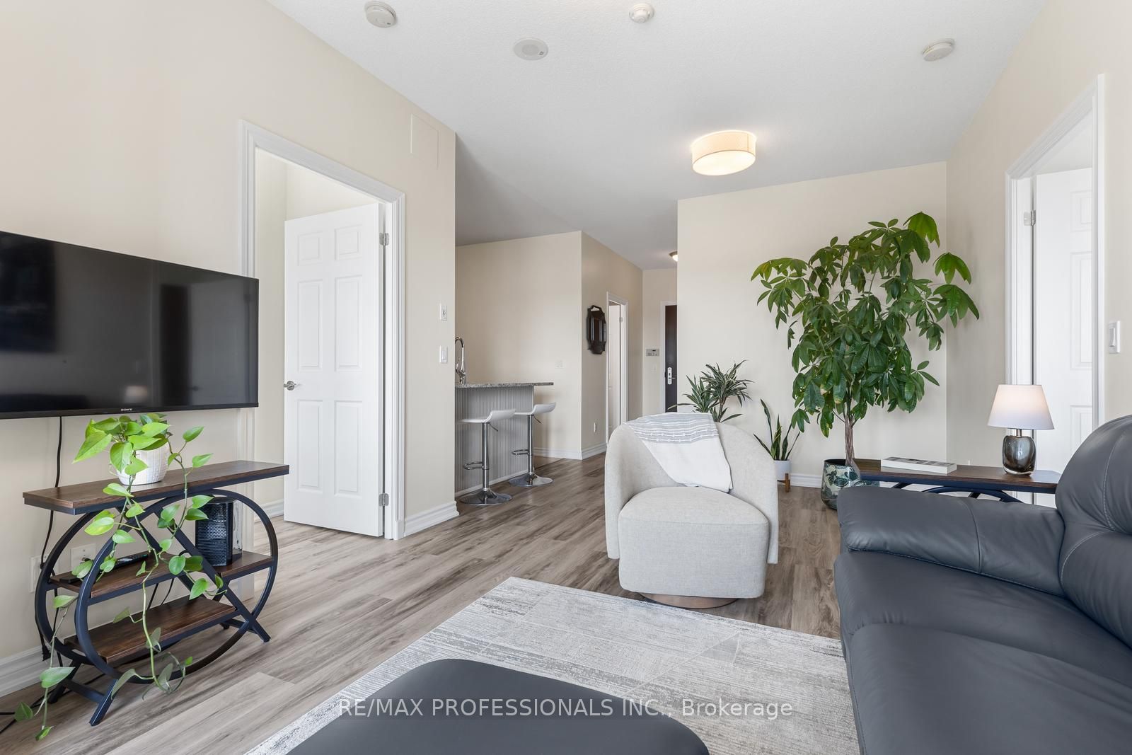 1135 Royal York Road 801