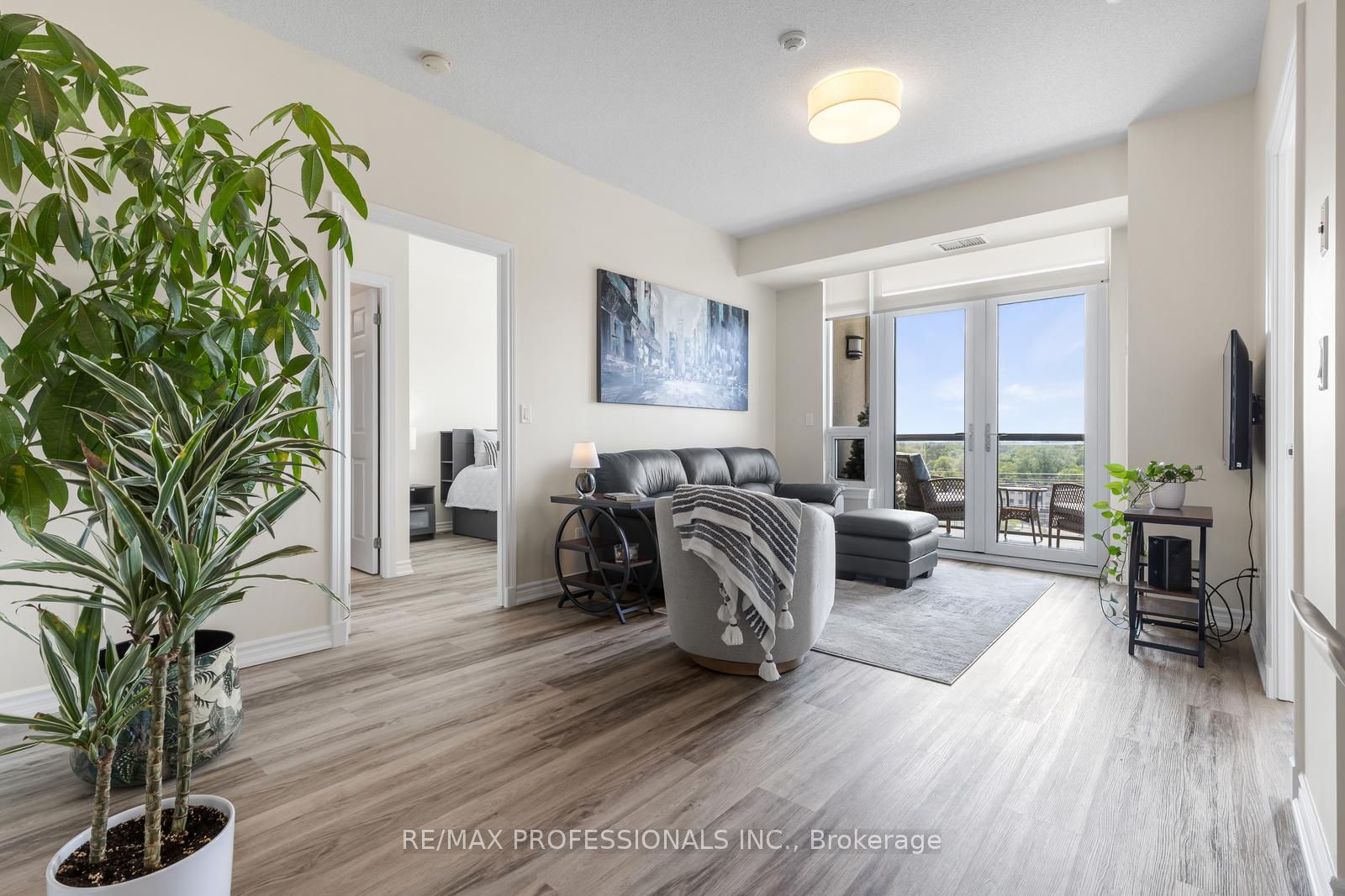 1135 Royal York Road 801
