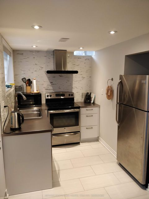 21 Delphinium Avenue Richmond Hill ON L4E 4N6