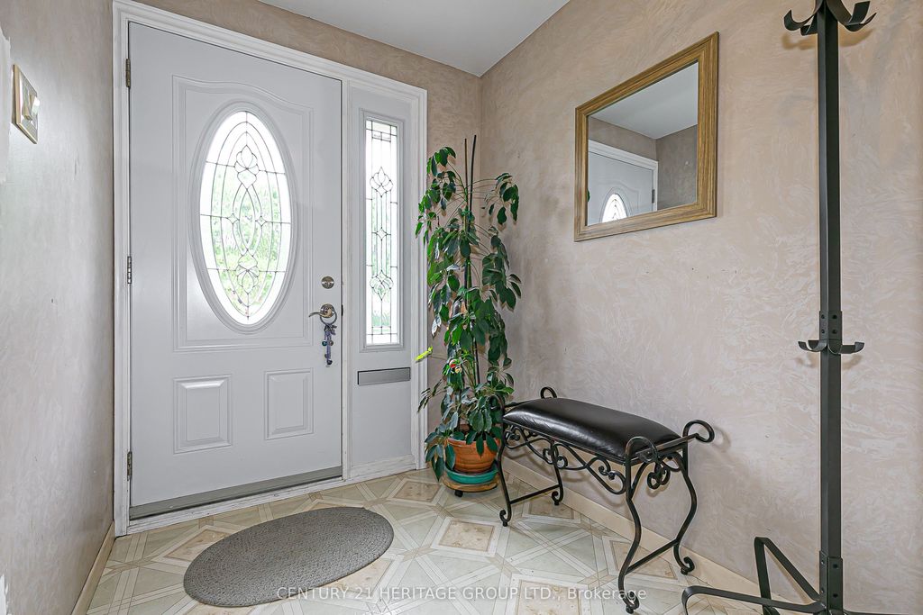 Photo of 67 Devins Drive, Aurora, ON L4G 2Z5 (MLS # N12451567)