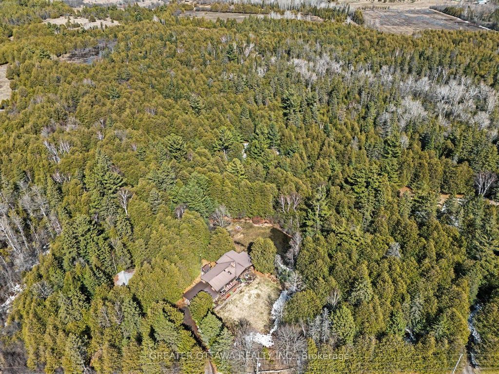 Photo of 686 John Kennedy Way N, Carp - Huntley Ward, ON K0A 1A0 (MLS # X12980124)