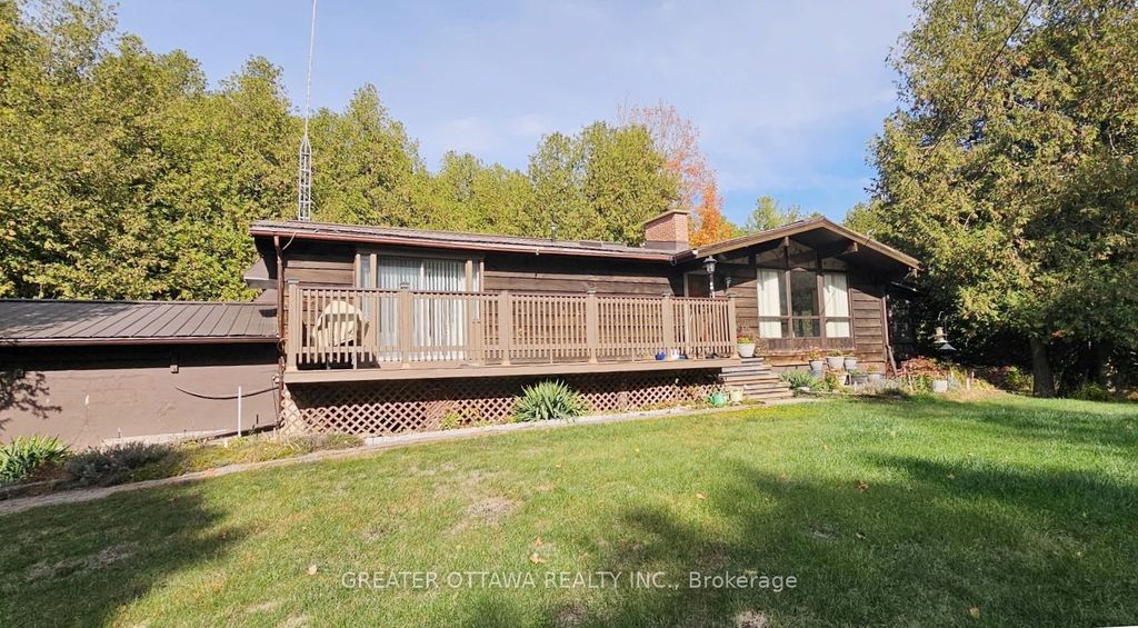 Photo of 686 John Kennedy Way N, Carp - Huntley Ward, ON K0A 1A0 (MLS # X12980124)