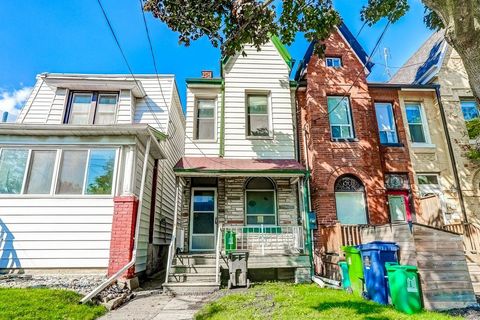 6 Paisley Avenue Toronto ON M4M 1N3