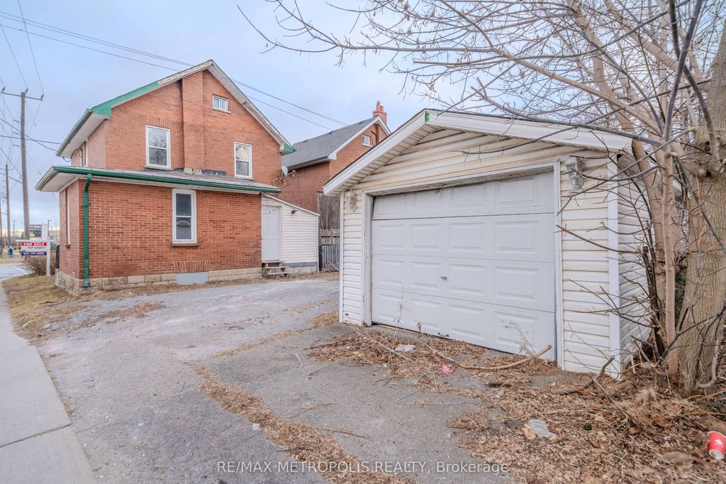 Photo of 240 Division Street, Oshawa, ON L1G 5M5 (MLS # E12747064)