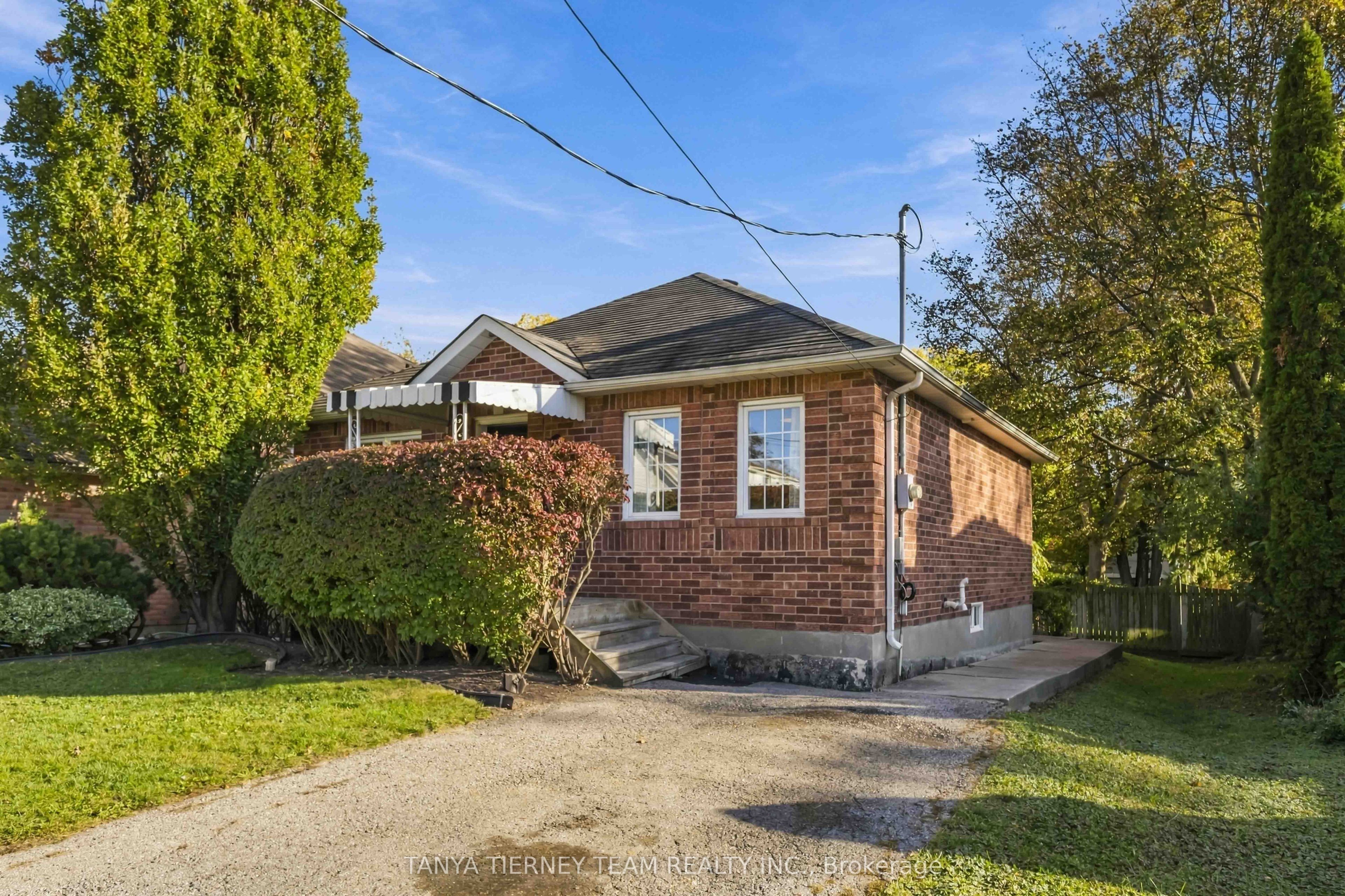 509 Dunlop Street W