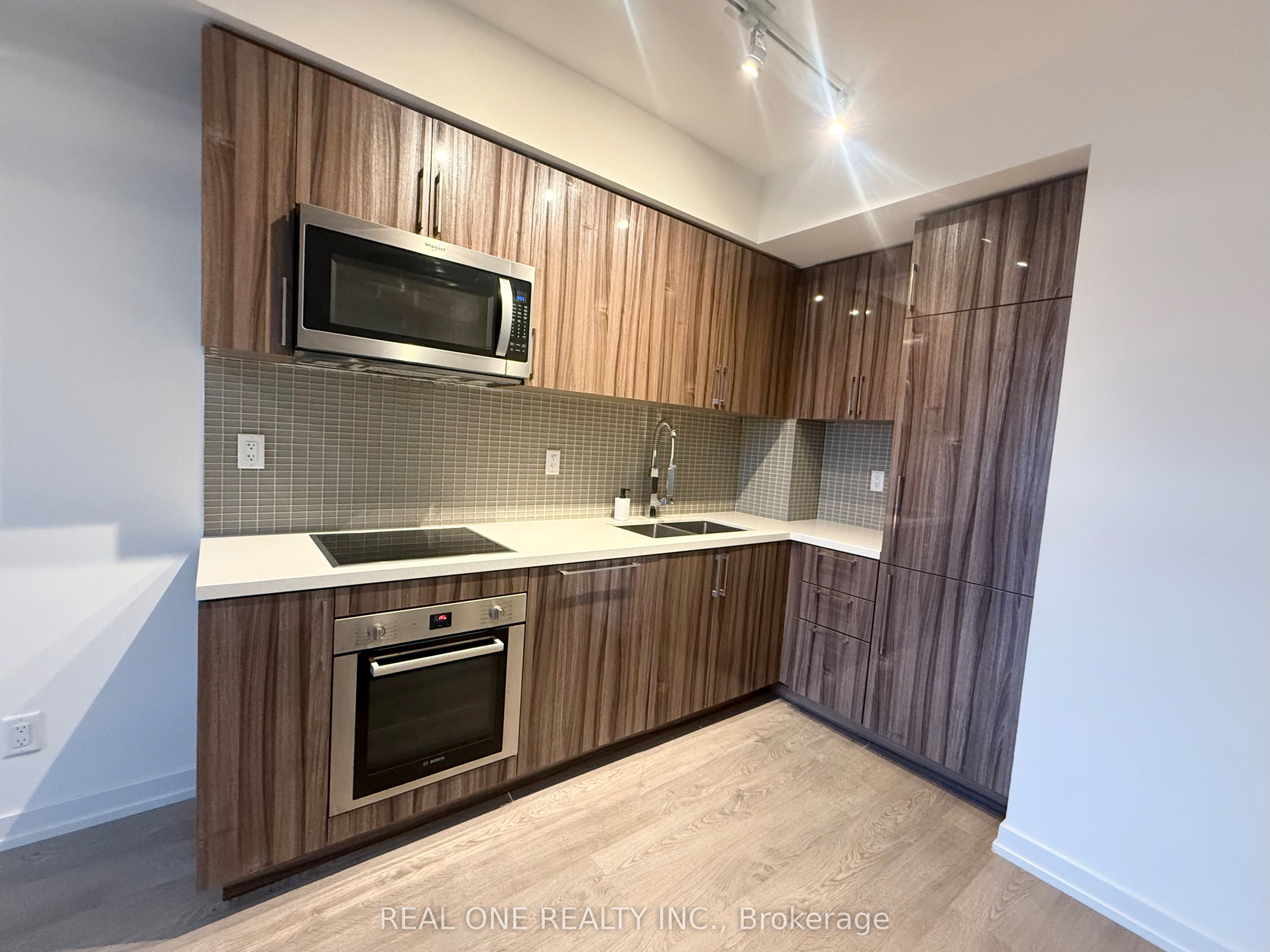 1 Grandview Avenue 715