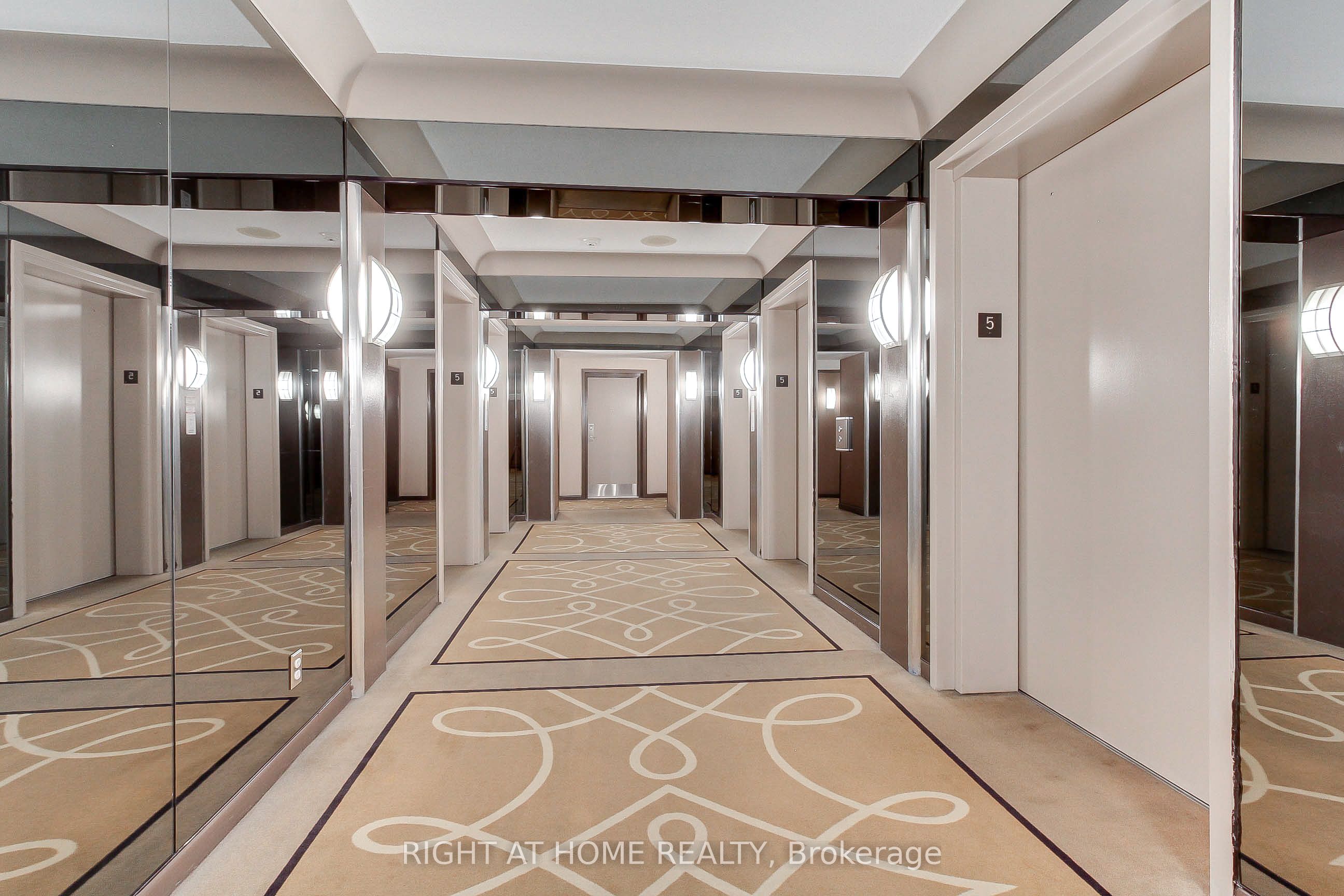 77 Harbour Square 504