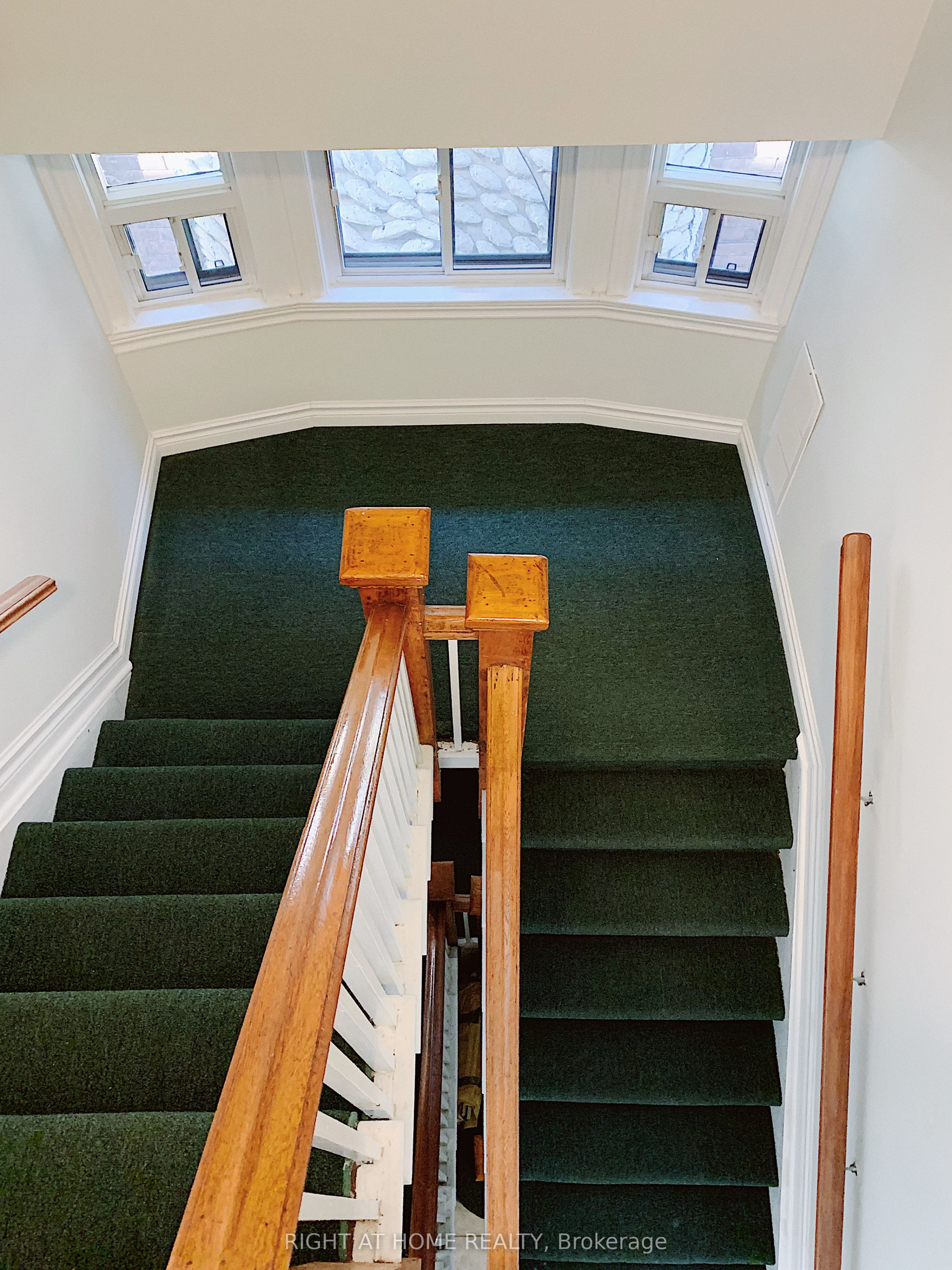 1030 Bathurst Street 2F