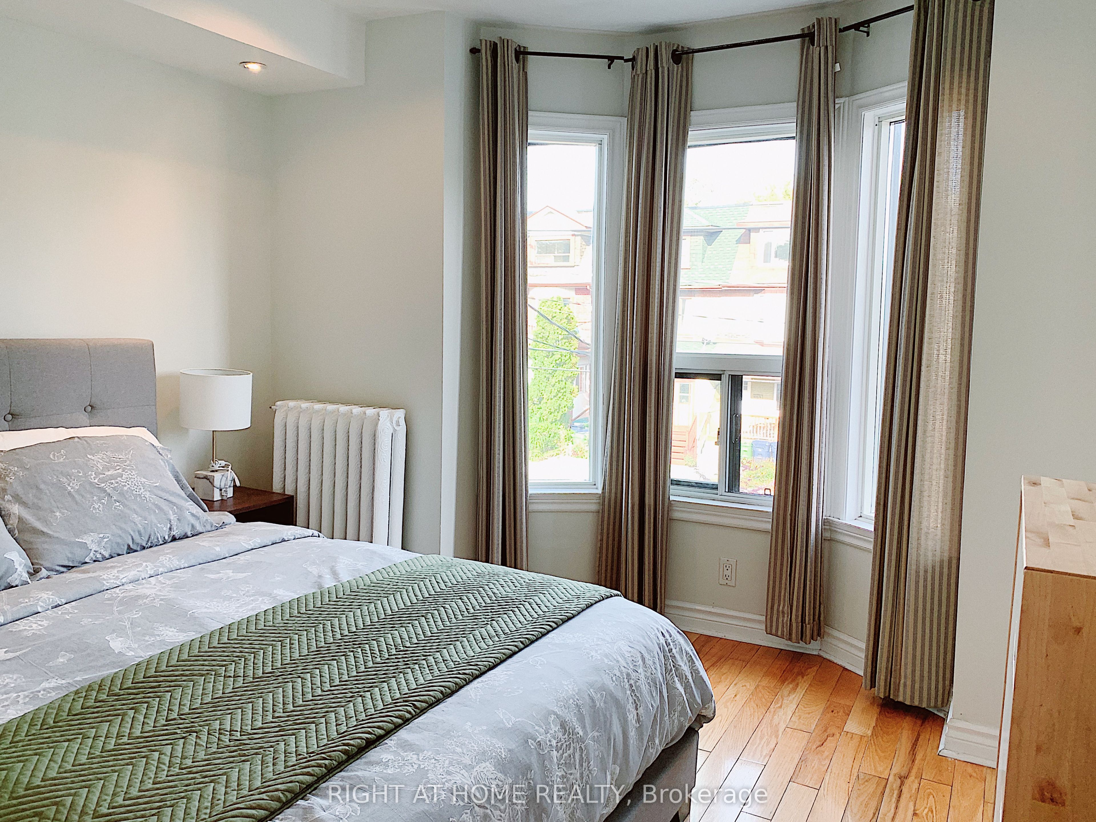 1030 Bathurst Street 2F