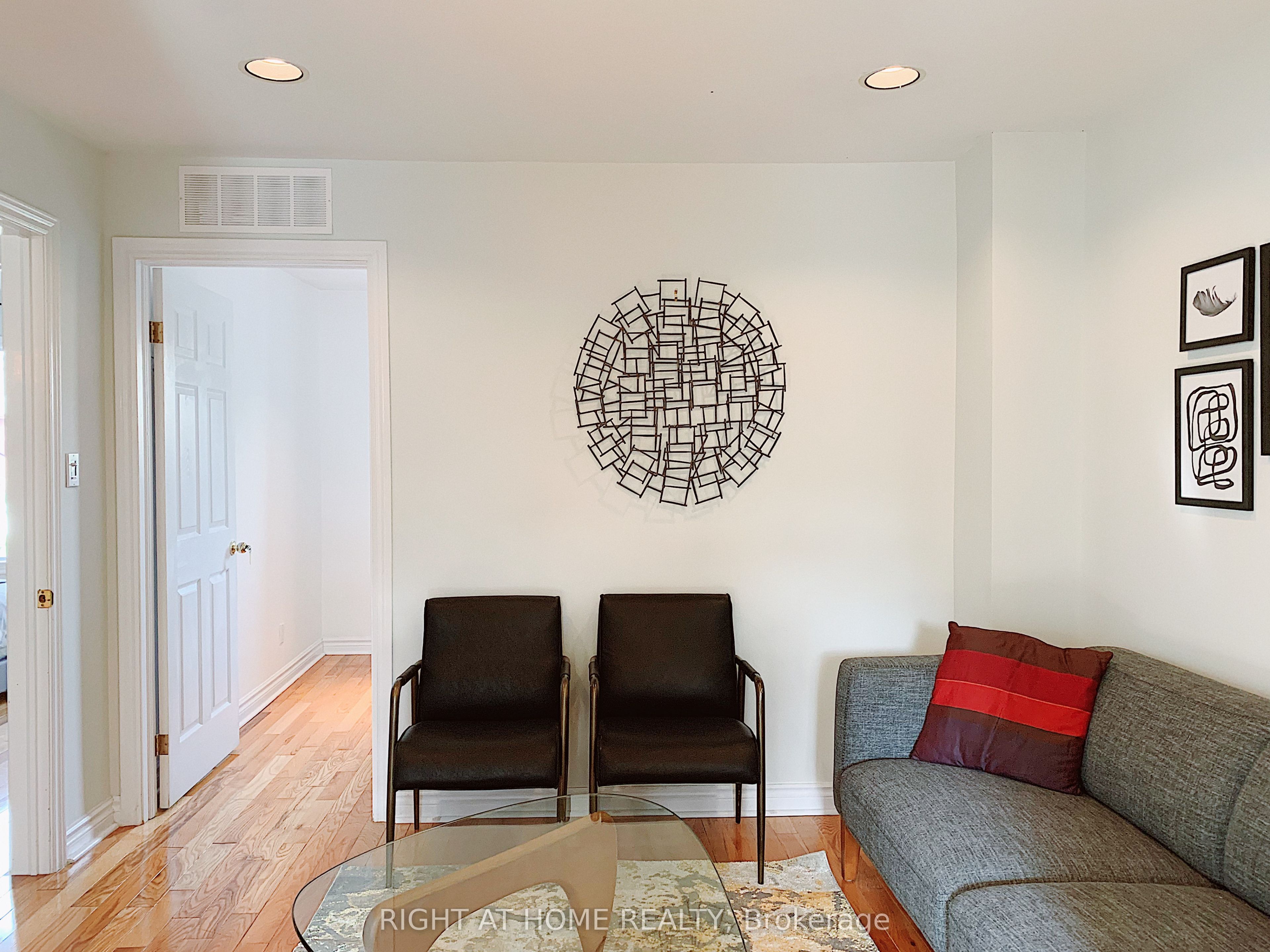 1030 Bathurst Street 2F