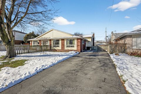 Photo of 18 Fairway Drive, Hamilton, ON L8K 5L4 (MLS # X12681482)