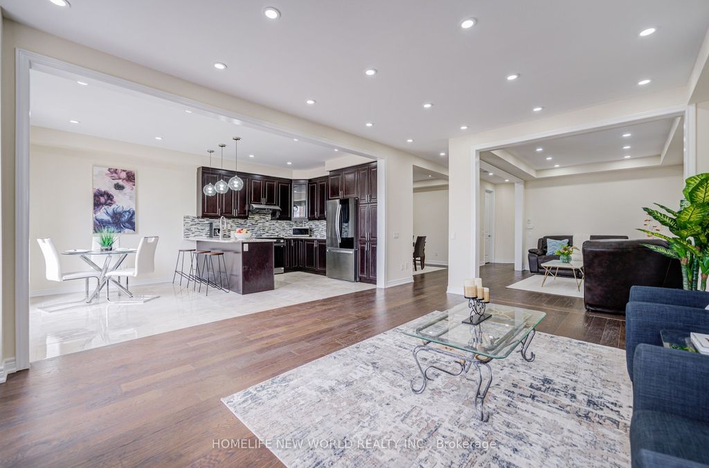 Photo of 88 Roth Street, Aurora, ON L4G 0W7 (MLS # N12877202)