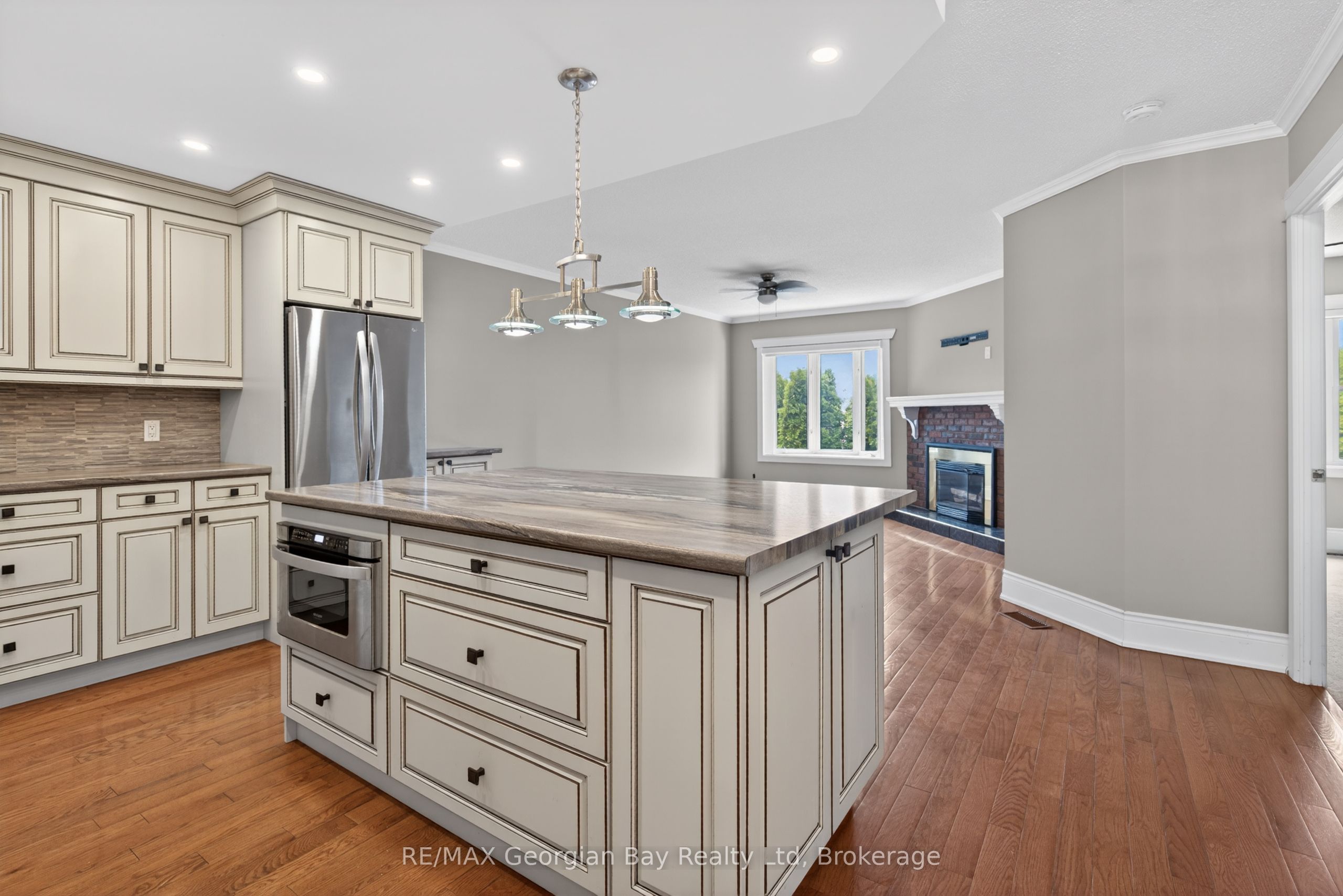 696 King Street 63