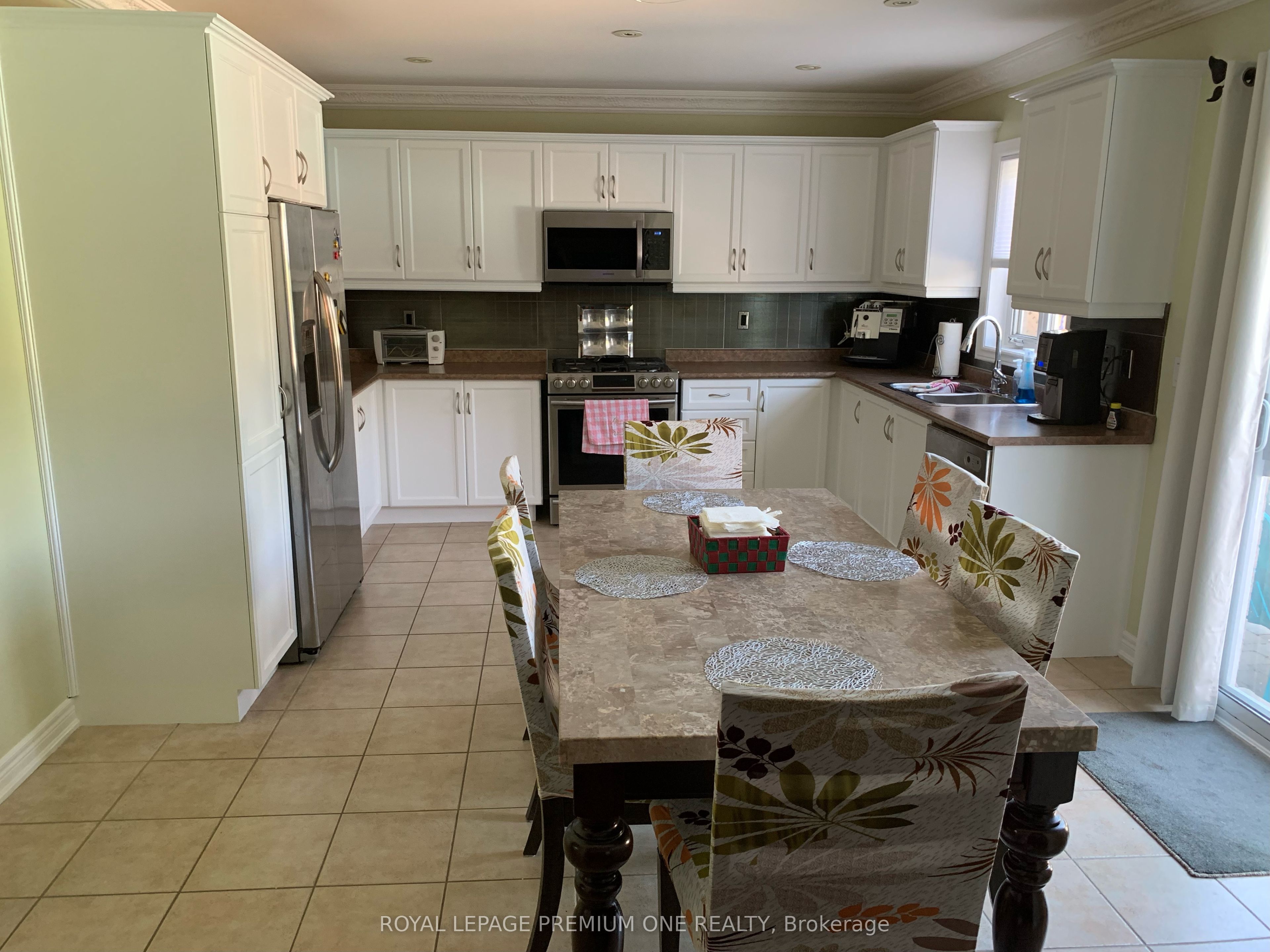 1370 Clarence Street