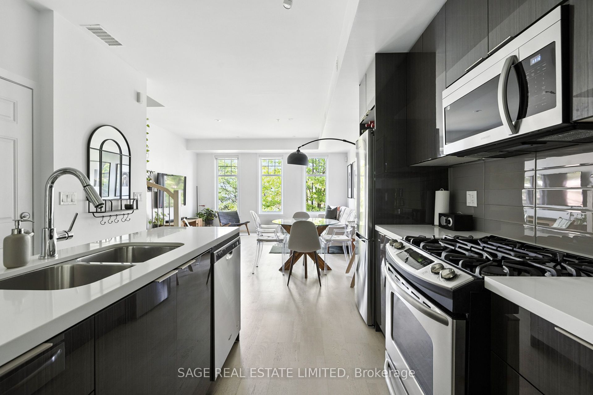 140 Broadview Avenue 60