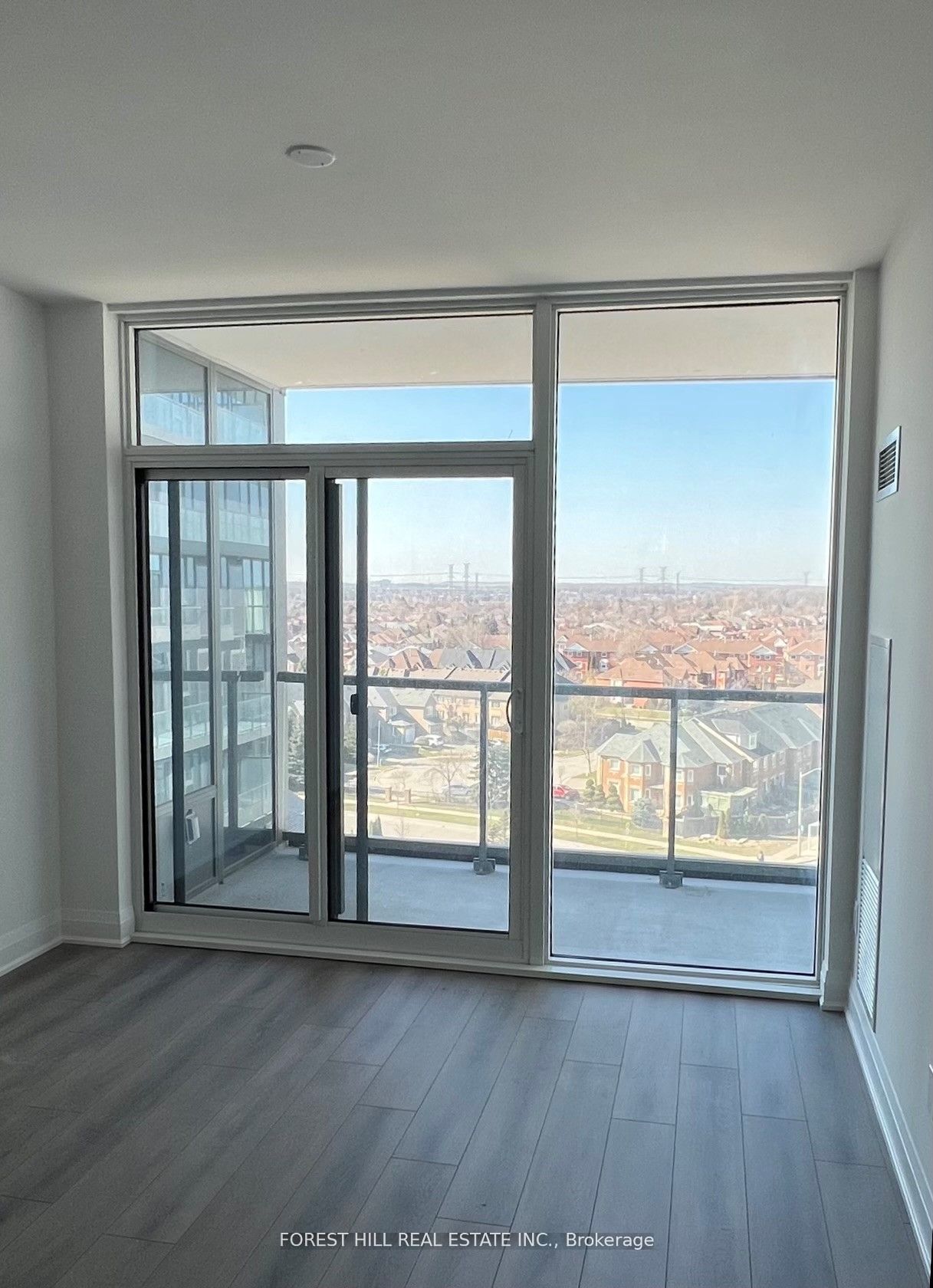 10 Gatineau Drive 807