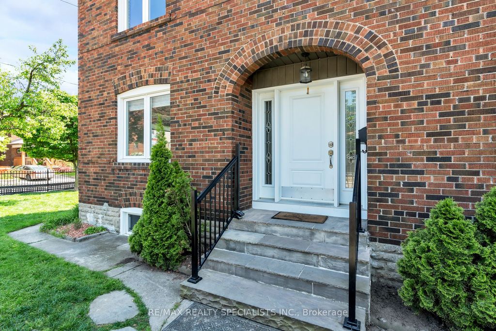 Photo of 290 Westmount Avenue, Toronto, ON M6E 3N1 (MLS # C12937322)