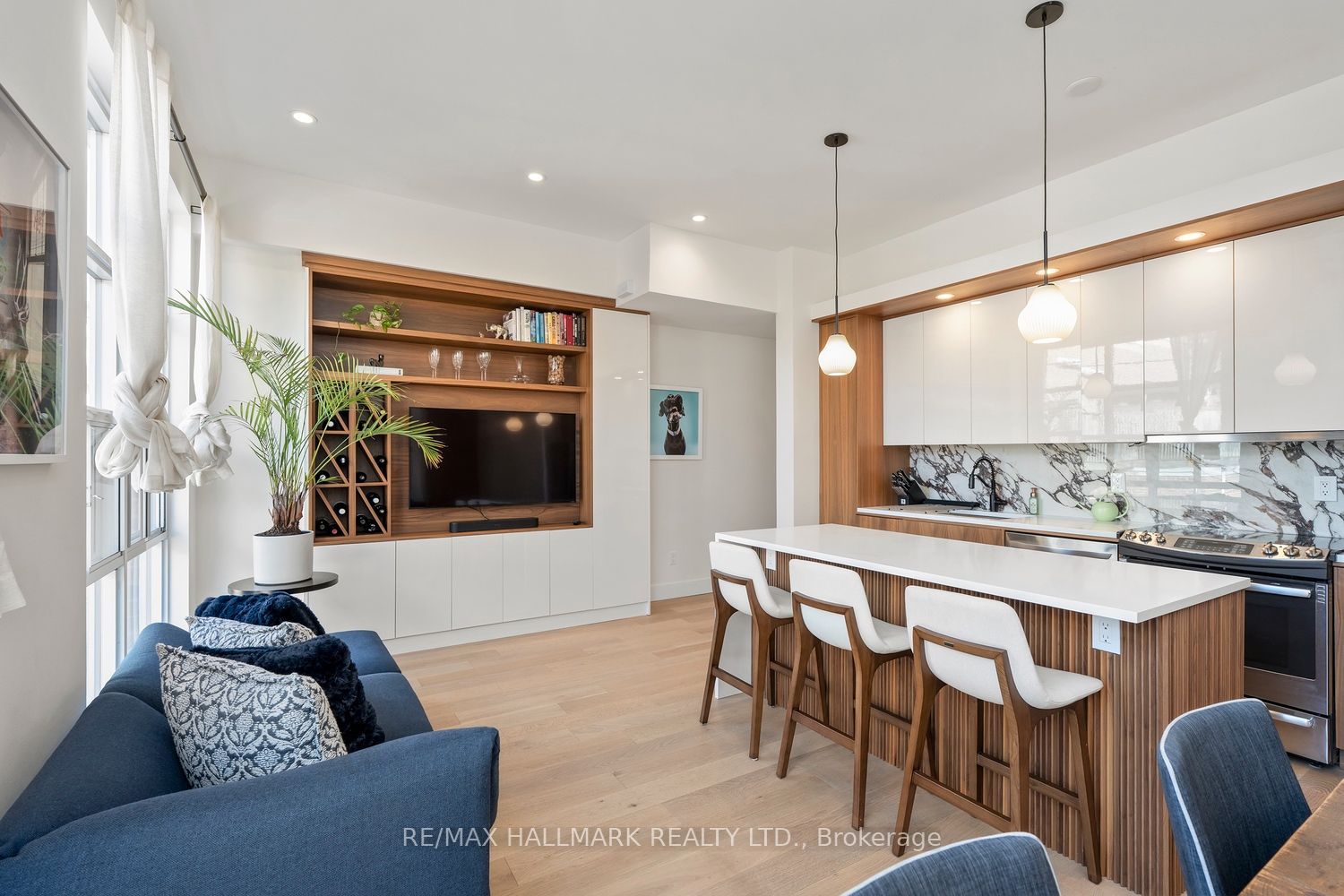 39 Dekoven Mews 4