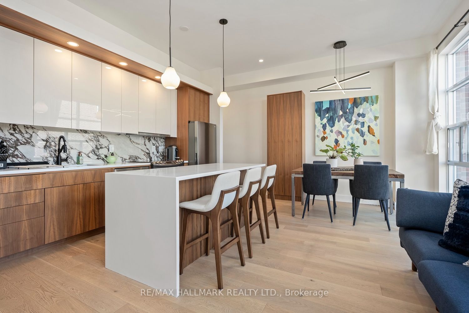 39 Dekoven Mews 4