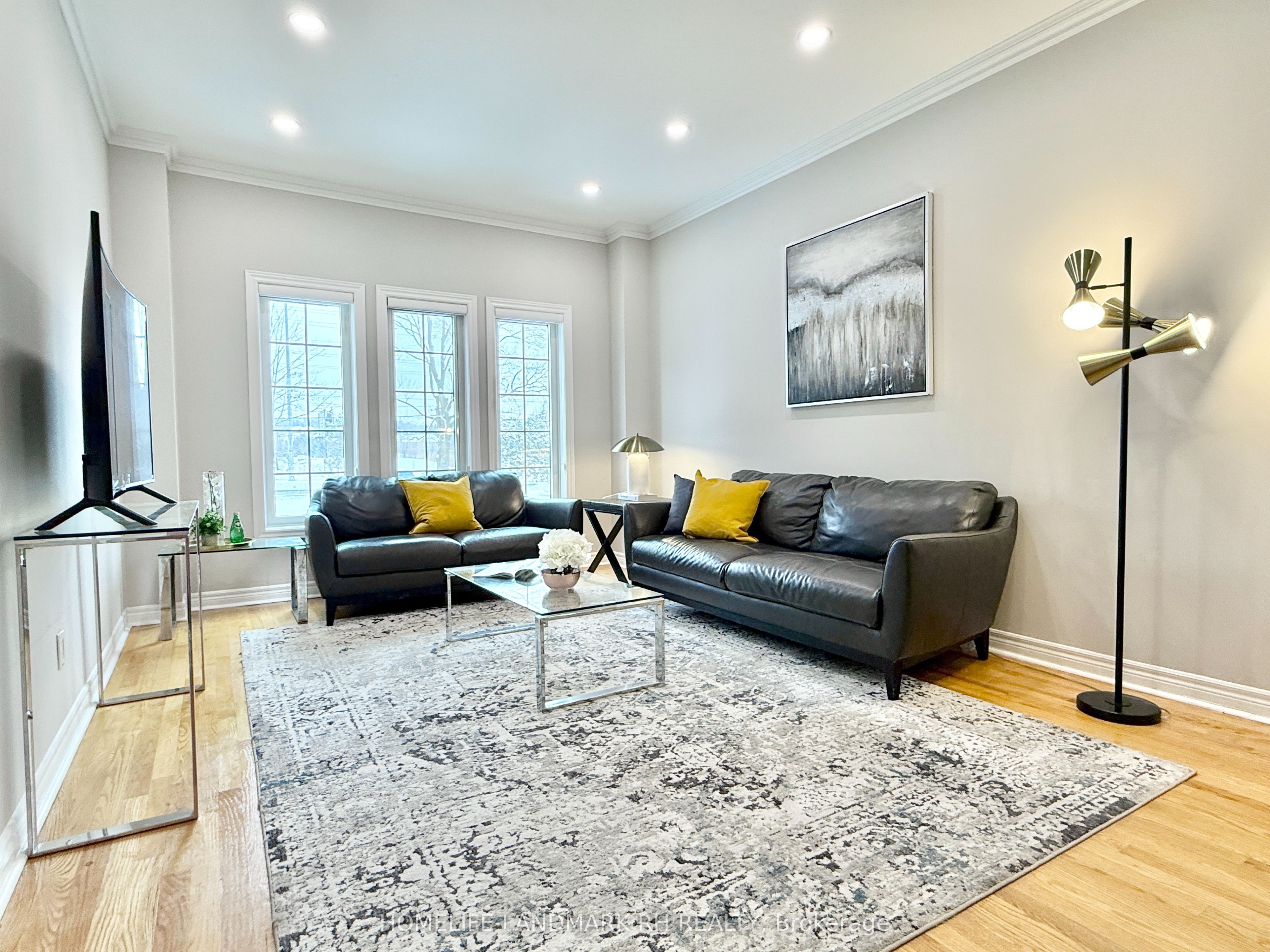 8909 Bathurst Street 10