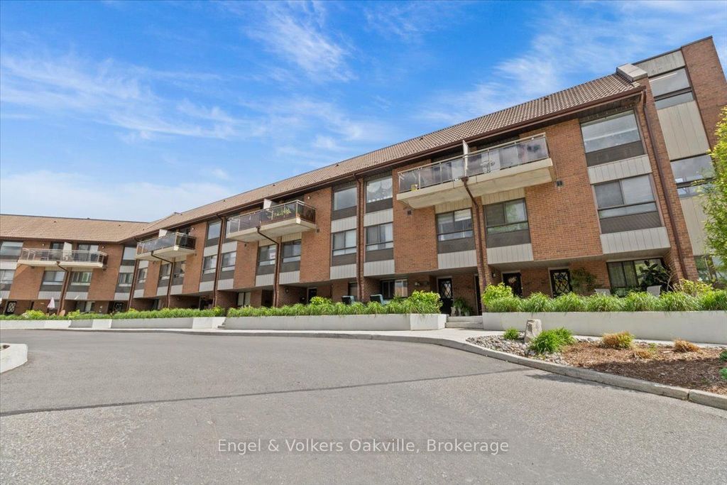 Photo of 1000 Cedarglen Gate #625, Mississauga, ON L5C 3Z5 (MLS # W12881244)