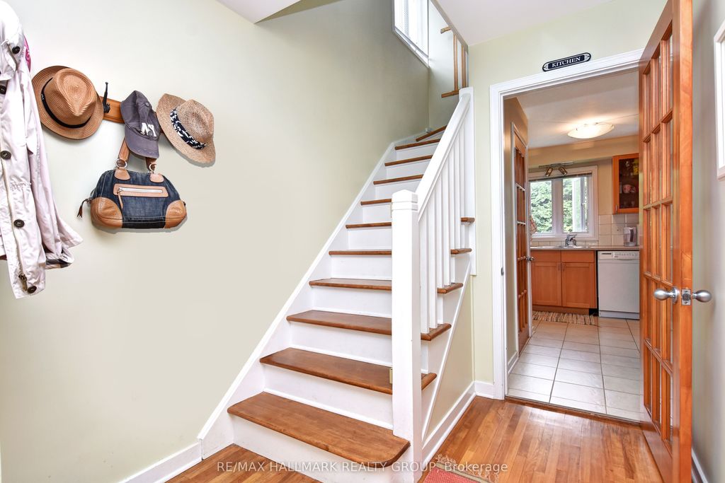 Photo of 32 Arundel Avenue, Manor Park - Cardinal Glen and Area, ON K1K 0B6 (MLS # X13202428)