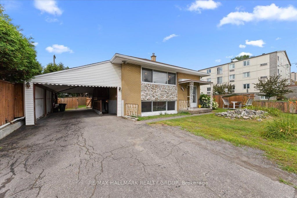 Photo of 664 Cummings Avenue, Overbrook - Castleheights and Area, ON K1K 2K8 (MLS # X13600766)