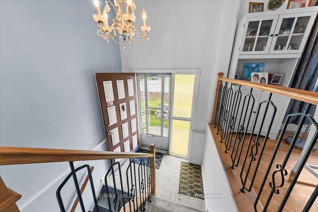 Photo of 664 Cummings Avenue, Overbrook - Castleheights and Area, ON K1K 2K8 (MLS # X13600766)