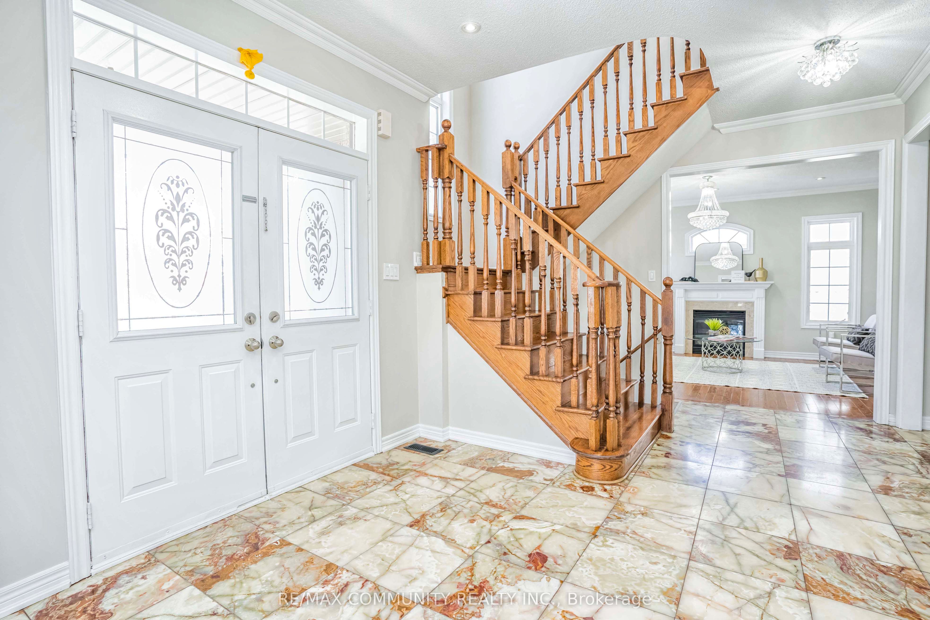 42 Reginald Lamb Crescent