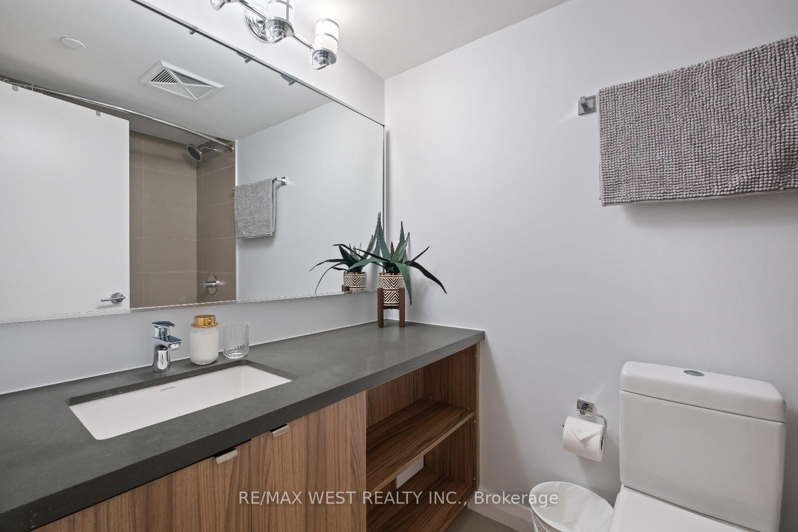 155 Yorkville Avenue 704