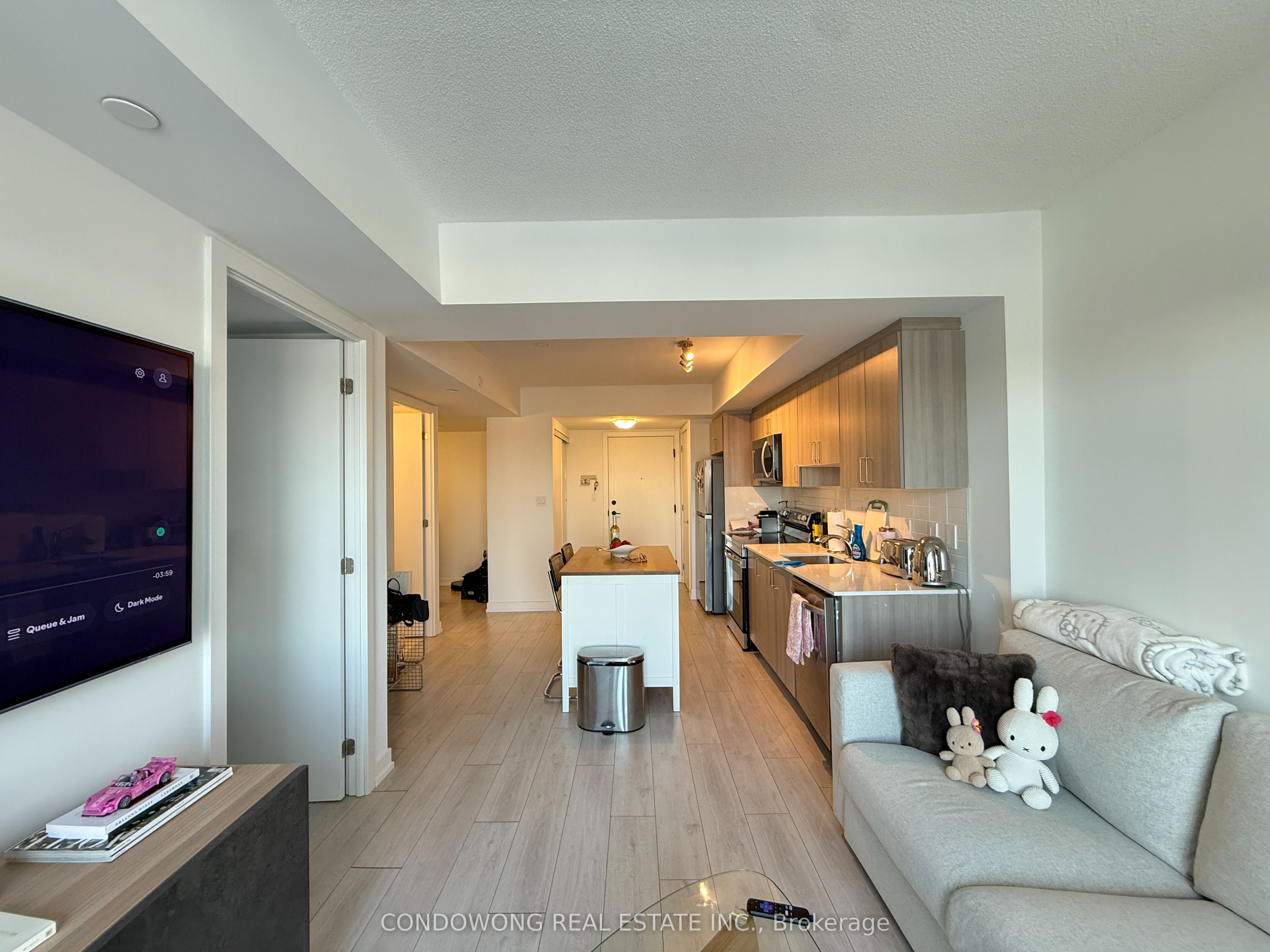 556 Marlee Avenue 810