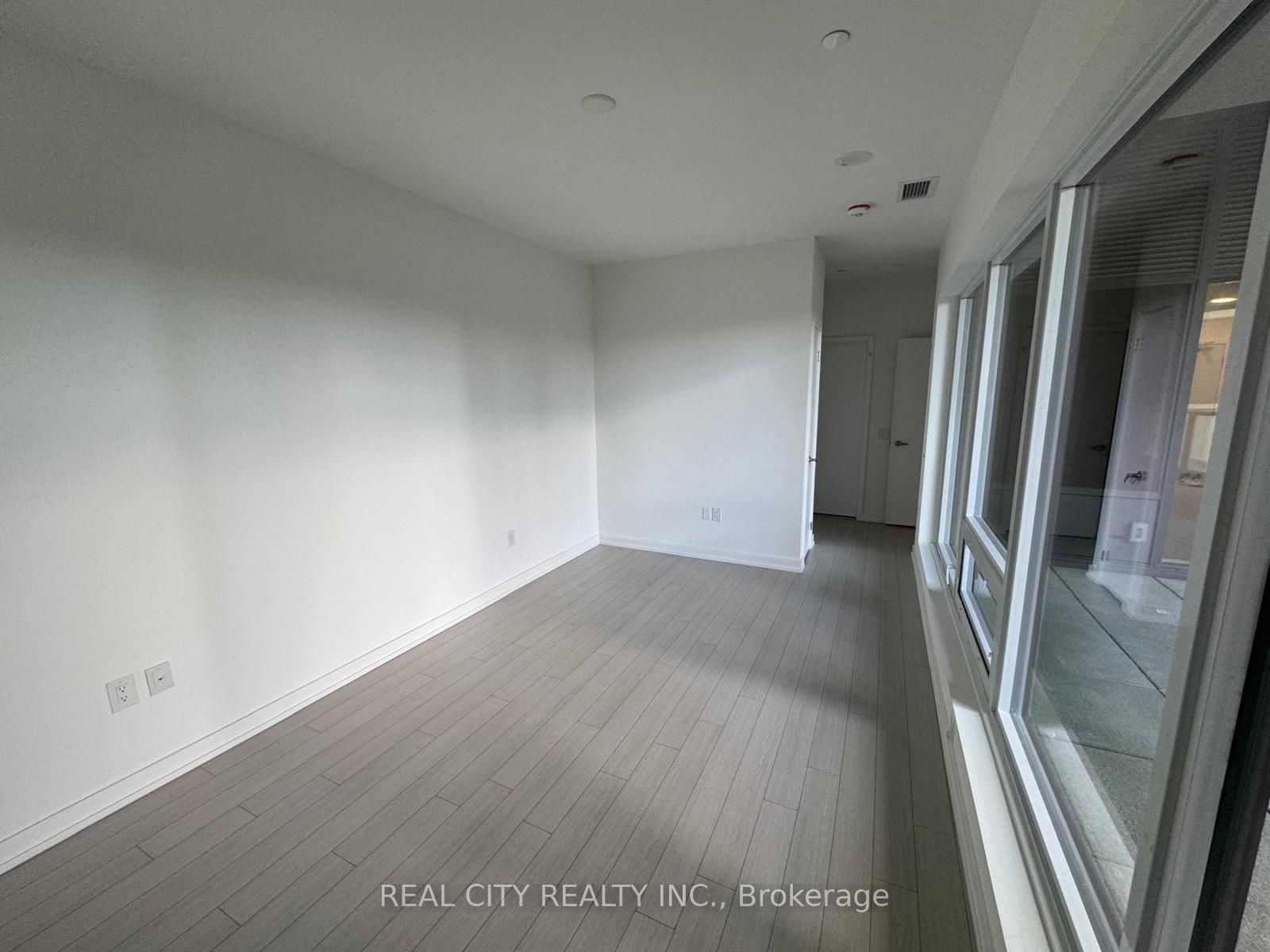 4010 Eglinton Avenue 406